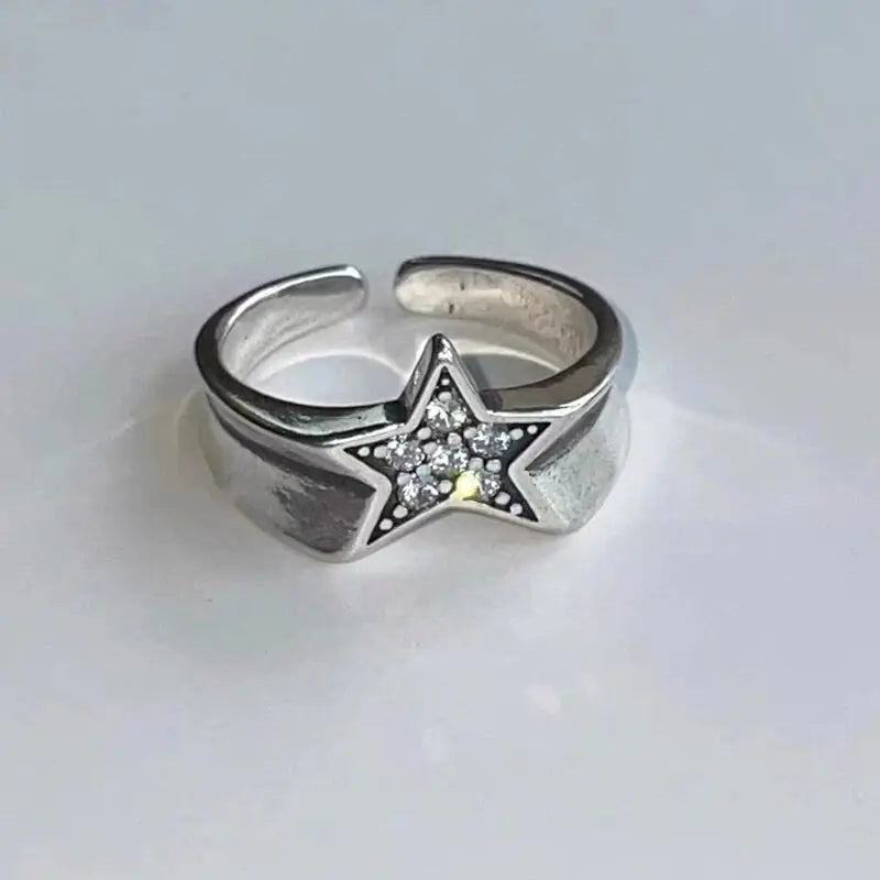 Anillo de pentagrama en forma de estrella